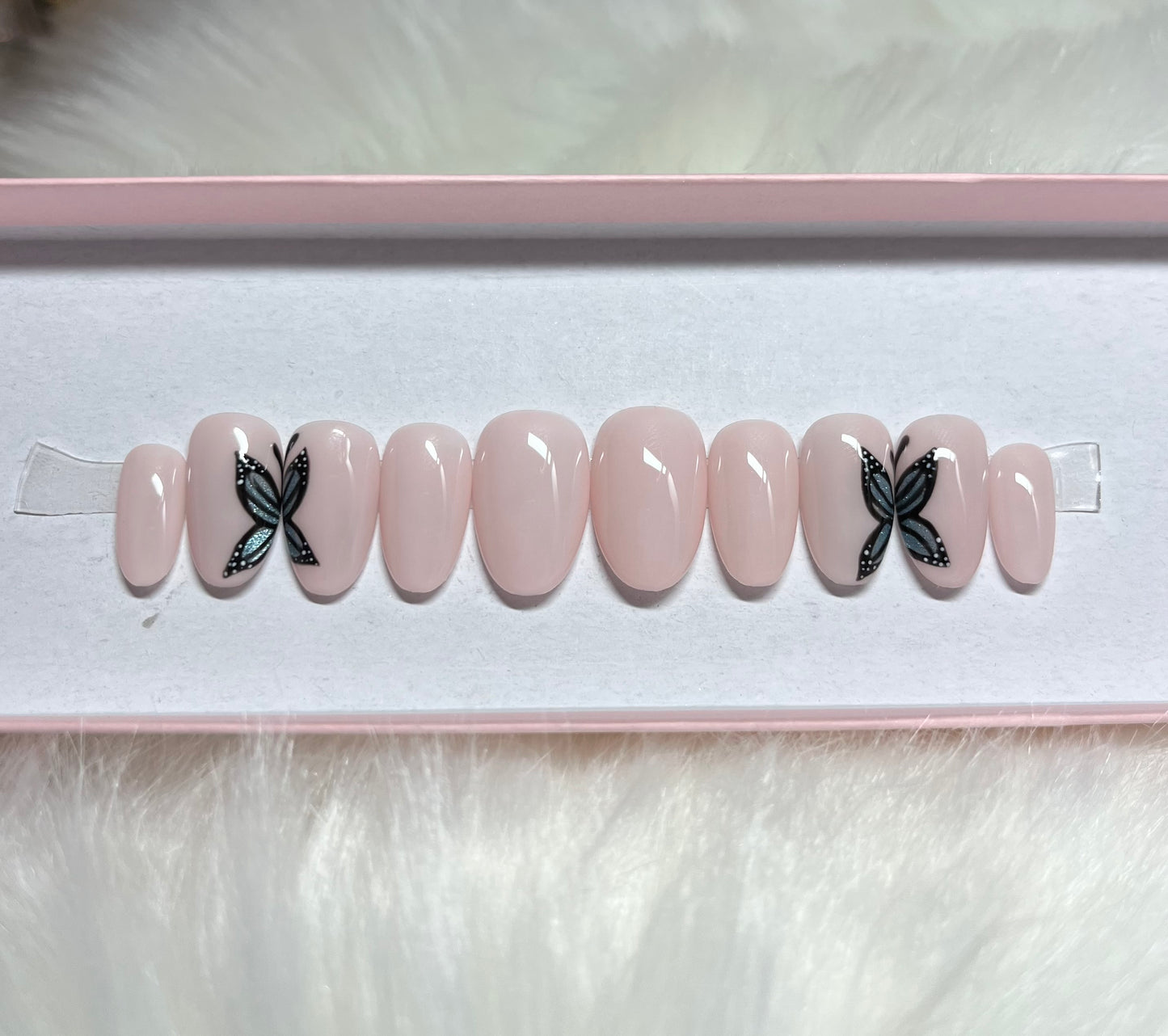 MINIMALIST BUTTERFLY