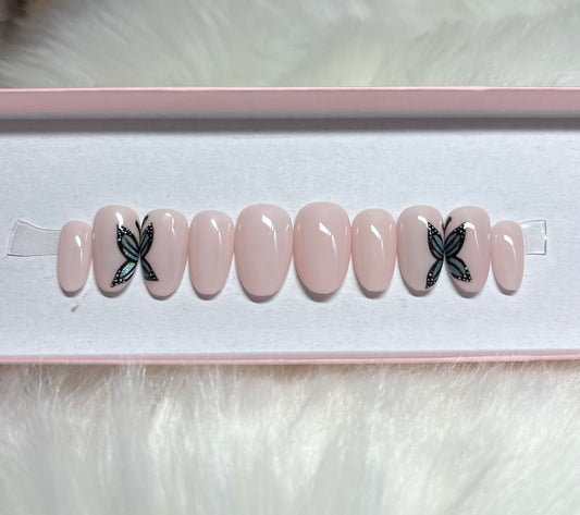 MINIMALIST BUTTERFLY