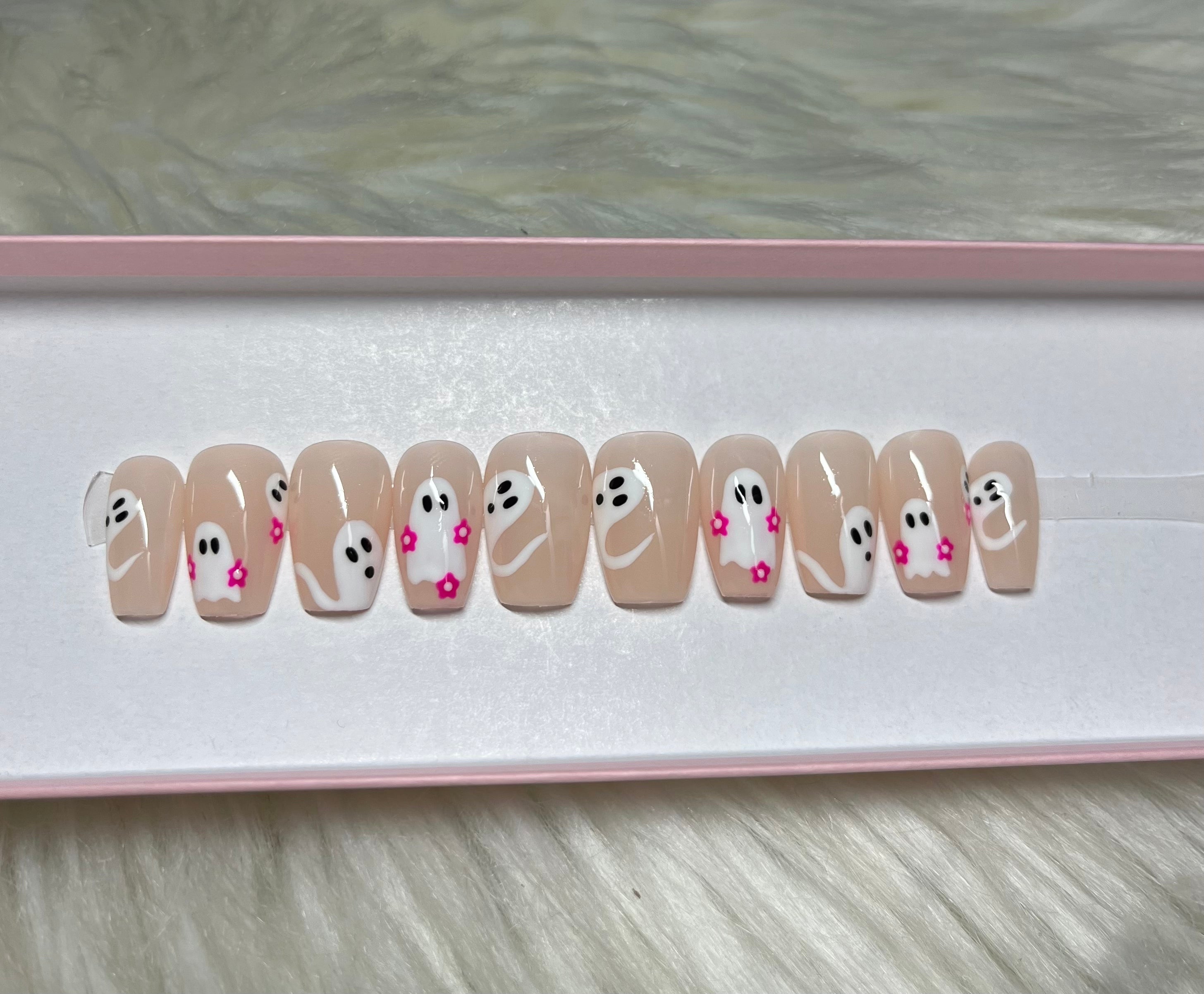 GIRLYPOP GHOSTS – Perfectly Pressed Nails